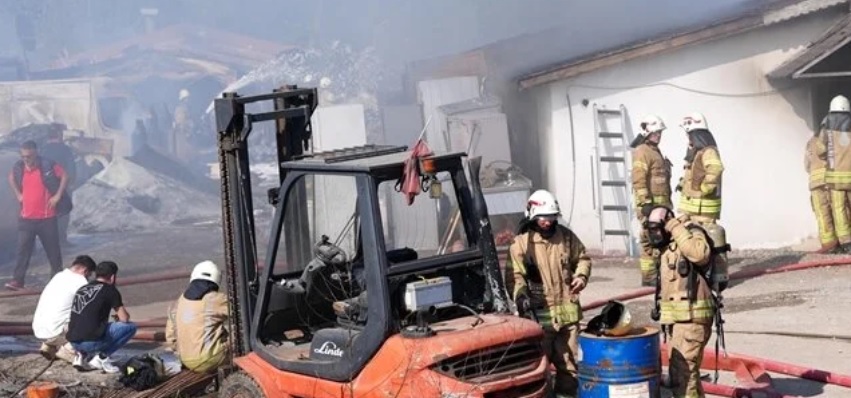 Pendik'te yediemin deposunda çıkan yangın söndürüldü