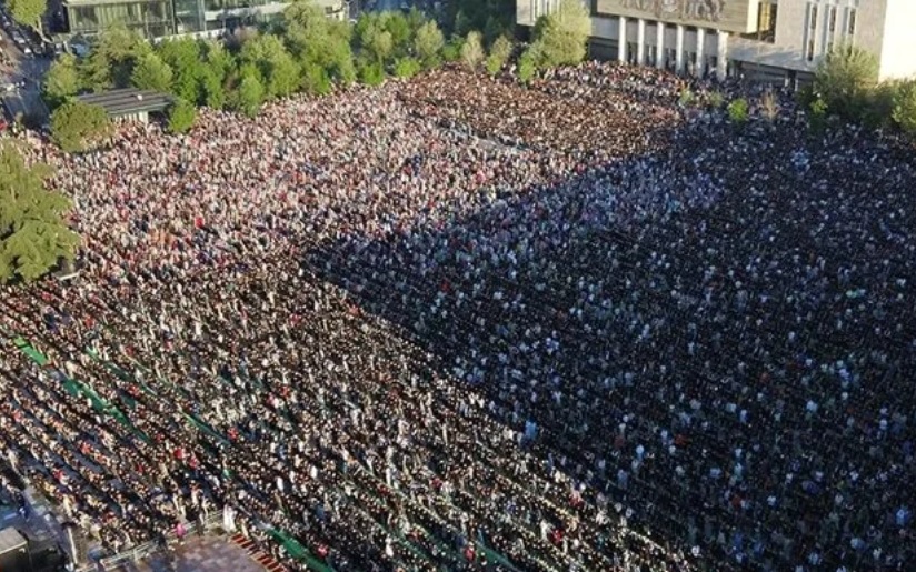 Dünyada Ramazan Bayramı kutlanıyor