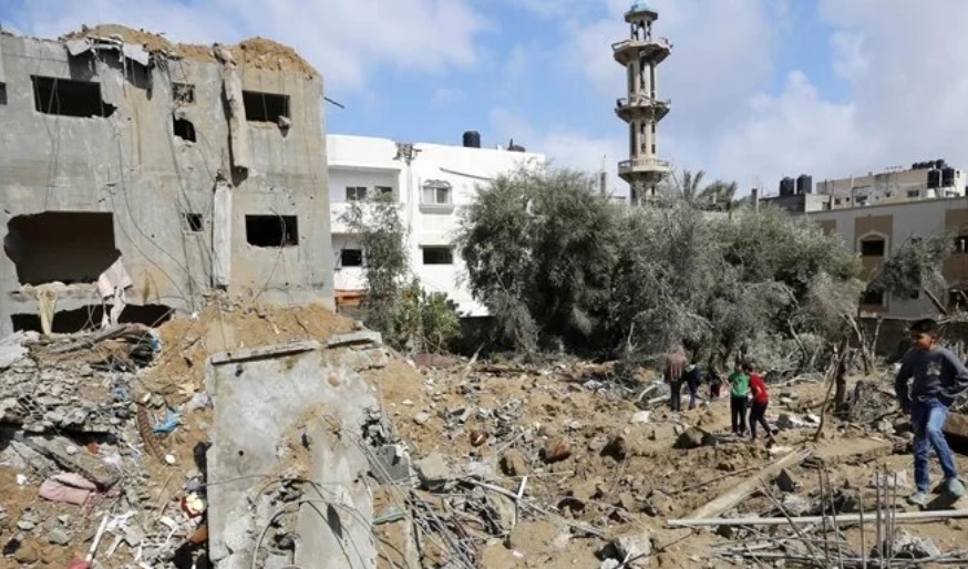 İsrail, Ramazan Bayramı'nın ilk gününde de Gazze'ye yoğun saldırılarını sürdürdü