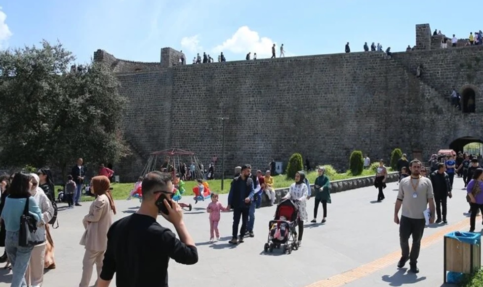 "Medeniyetler Kenti" Diyarbakır bayramı dolu dolu geçirdi