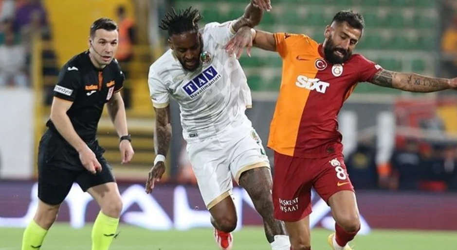 Galatasaray, Antalya'da farklı kazandı