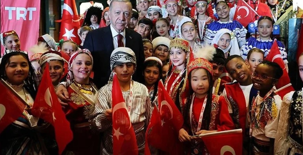 Cumhurbaşkanı Erdoğan: Evlatlarımızın 23 Nisan Milli Egemenlik ve Çocuk Bayramı'nı tebrik ediyorum