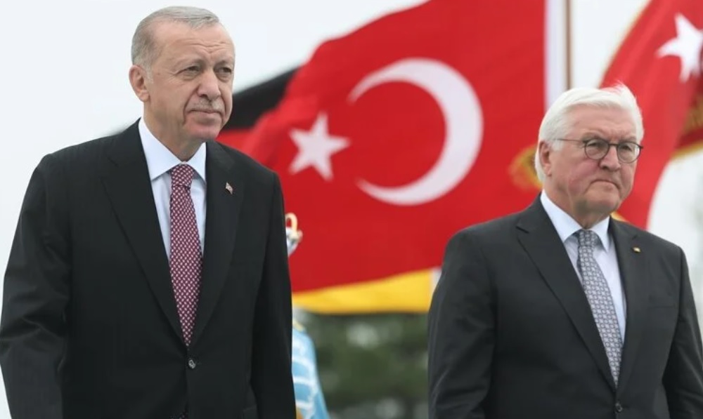 Cumhurbaşkanı Erdoğan, Almanya Cumhurbaşkanı Steinmeier'e tarihi mektubun birebir basımını hediye etti