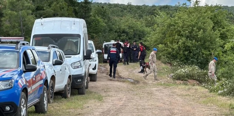 Ekonomist Korhan Berzeg'in Gönen'de evinin yakınındaki arama çalışmaları sürüyor