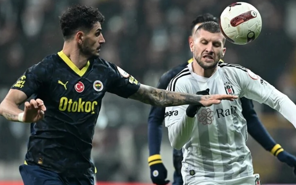 Beşiktaş'ta 4 futbolcu, yarınki Fenerbahçe derbisinde forma giyemeyecek