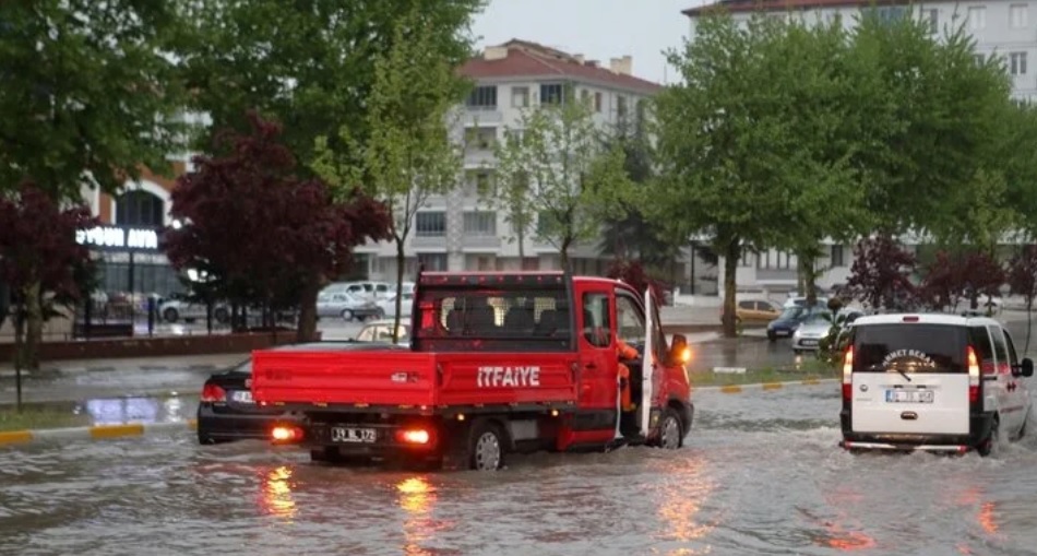 Çorum'da şiddetli yağış etkili oldu