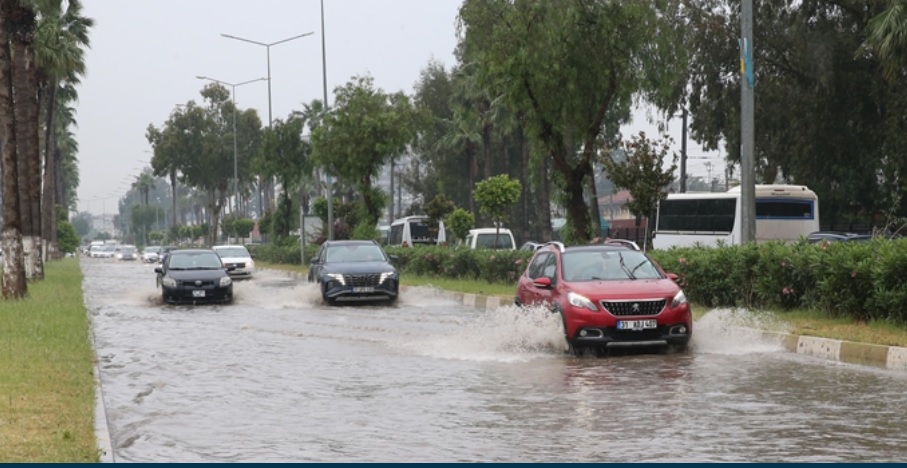 Hatay'da sağanak hayatı olumsuz etkiledi