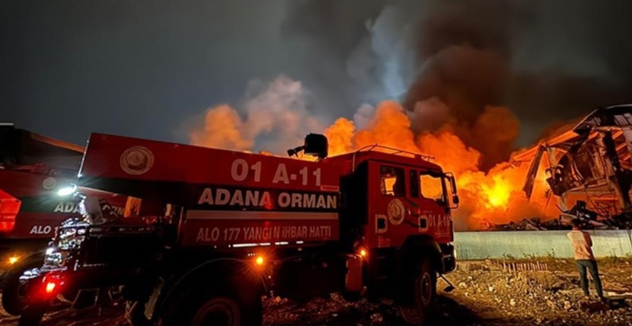 Adana'da motosiklet üretim tesisinde yangın çıktı!