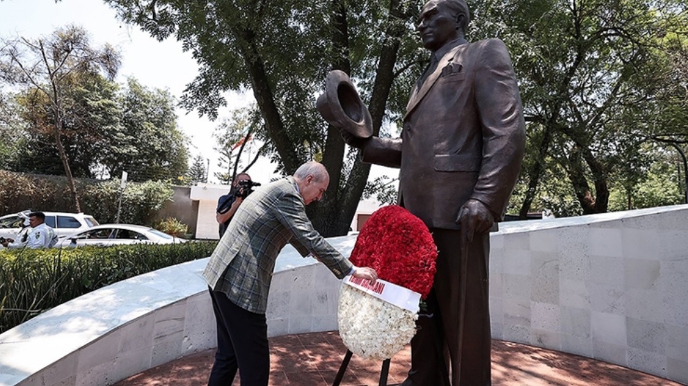 TBMM Başkanı Kurtulmuş, Meksika'daki Atatürk Anıtı'nı ziyaret etti