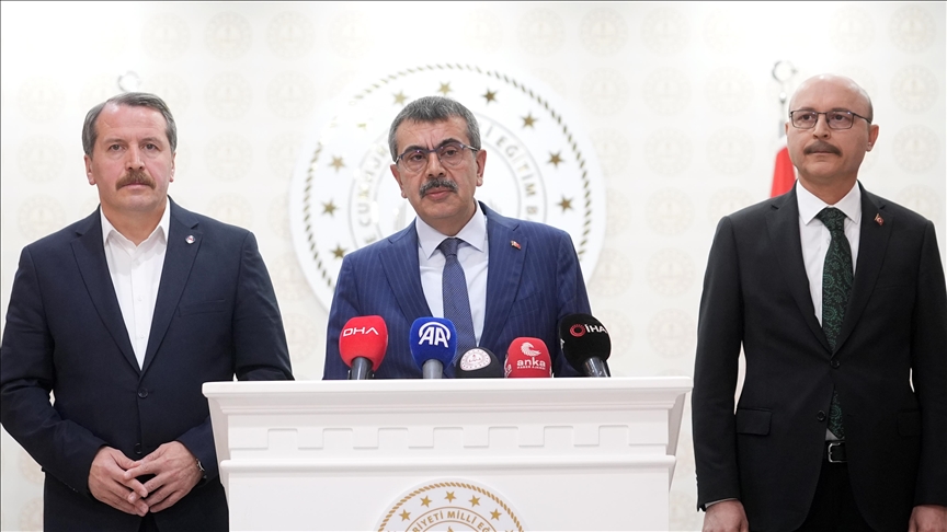 Tekin: Öğretmenlere yönelecek hiçbir baskı ve şiddeti asla kabul etmeyeceğiz