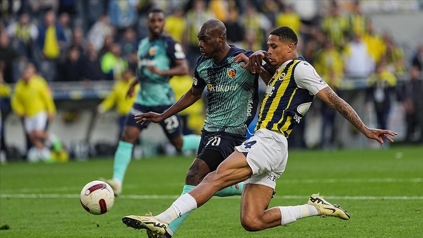 Fenerbahçe, galibiyetle şampiyonluk umuduna tutundu