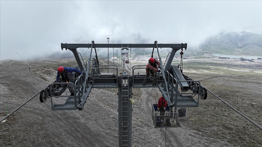 Erciyes'te teleferik ve telesiyejlerin 7 ay sürecek bakım çalışması başladı