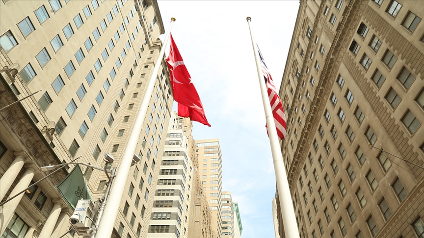 New York'un finans merkezi Wall Street'te Türk bayrağı 24. kez göndere çekildi