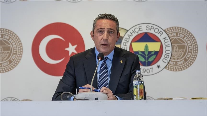 Fenerbahçe Başkanı Ali Koç, başkan adaylığı için gereken imzaları teslim etti