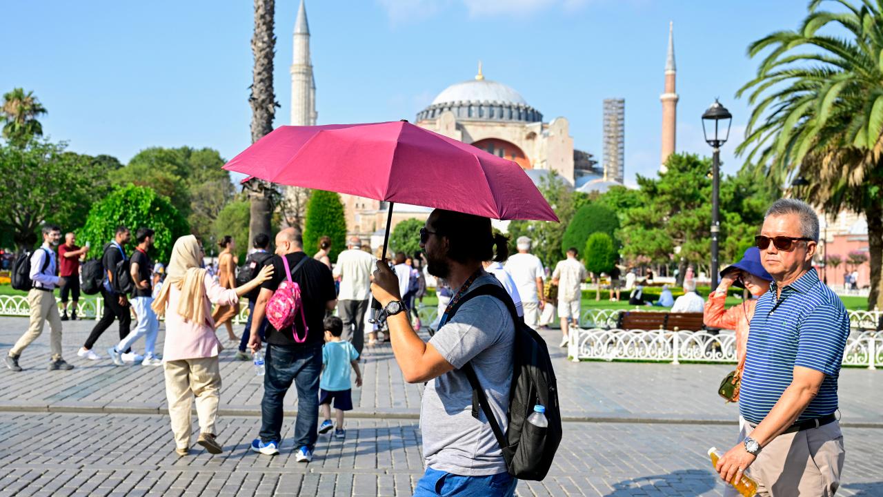 AKOM SICAK HAVA DALGASI NEDENİYLE İSTANBULLULARI UYARDI