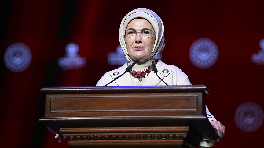 EMİNE ERDOĞAN'DAN DÜNYA EBELER GÜNÜ'NE İLİŞKİN PAYLAŞIM