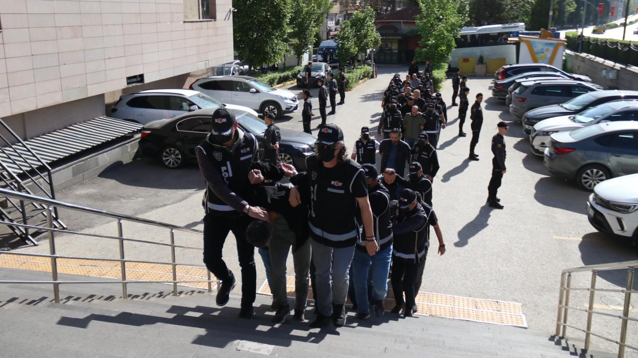 Eskişehir merkezli FETÖ operasyonu: 23 Gözaltı