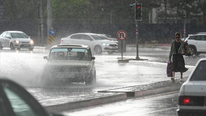 Ankara'da sağanak ve fırtına etkili oldu