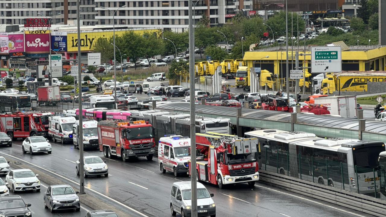Metrobüs kazasında yaralanan 10 kişinin tedavisi sürüyor..