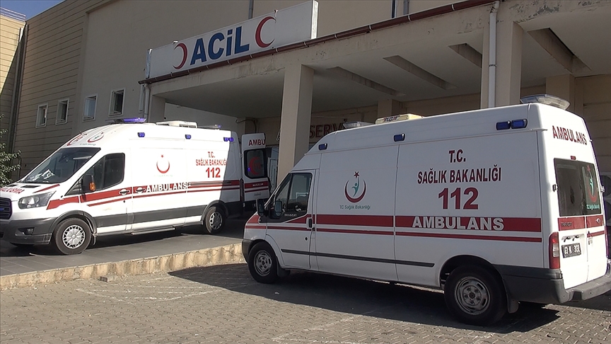 Urfa'da öğretmenleri taşıyan minibüslerin çarpıştığı kazada 28 kişi yaralandı