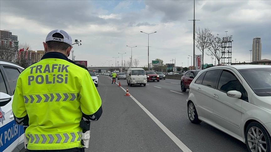 İstanbul'da yarın bazı yollar Galatasaray'ın şampiyonluk kutlamaları dolayısıyla trafiğe kapatılacak