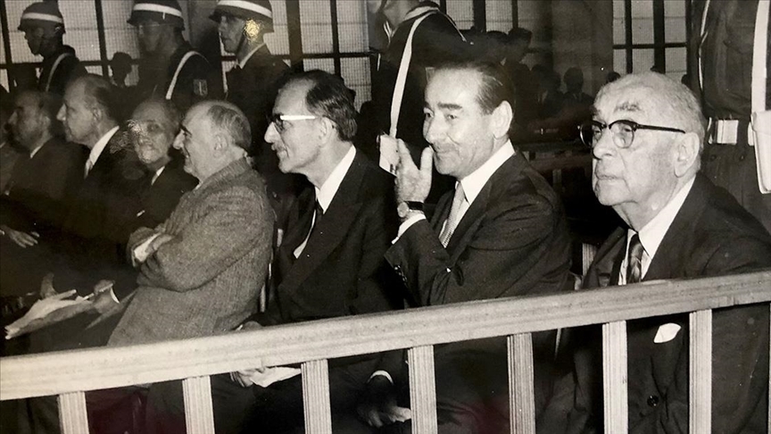 TÜRK DEMOKRASİ TARİHİNDE YÜREKLERİ SIZLATAN KARA LEKE: 27 MAYIS