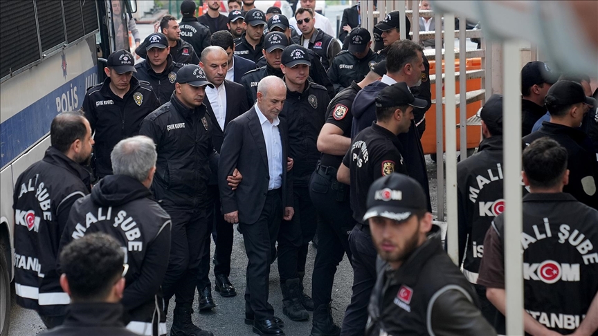 İstanbul'daki yolsuzluk soruşturmalarında gözaltına alınan 36 şüphelinin ifade işlemleri başladı