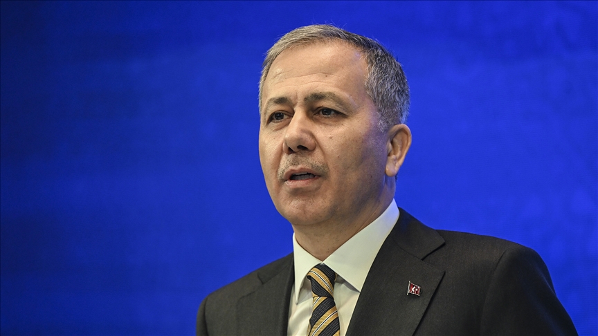 İÇİŞLERİ BAKANI YERLİKAYA, CANLI YAYINDA SORULARI YANITLADI