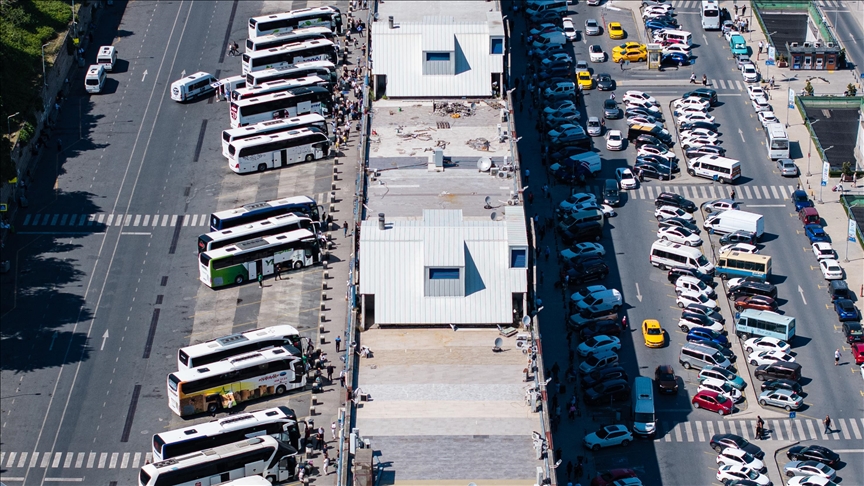 BÜYÜK İSTANBUL OTOGARI'NDA BAYRAM YOĞUNLUĞU YAŞANIYOR