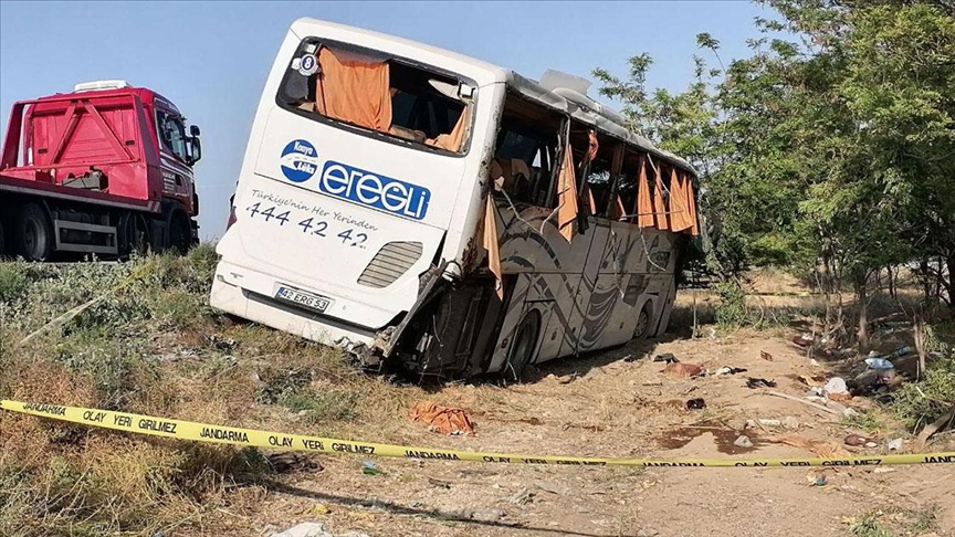KONYA'DA DEVRİLEN YOLCU OTOBÜSÜNDEKİ 1 KİŞİ ÖLDÜ, 26 KİŞİ YARALANDI
