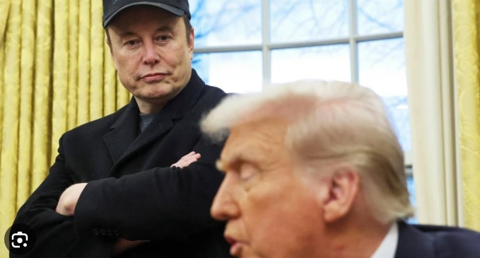 TRUMP'TAN ELON MUSK'A SERT SÖZLER: AKLINI KAÇIRMIŞ!