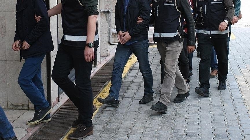 Kişileri kumar oynamaya teşvik ettiği iddiasıyla yakalanan 11 sosyal medya fenomeni adliyede