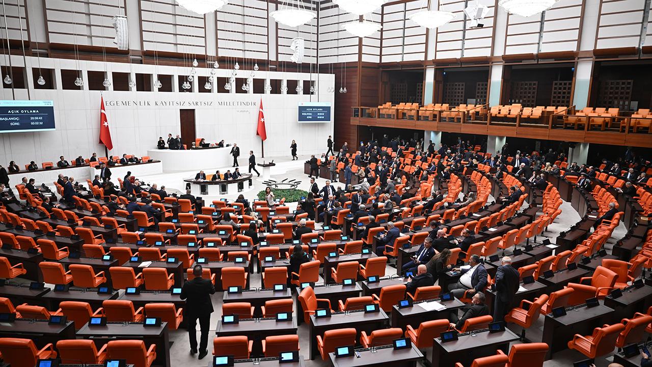 TBMM BAŞKANLIK DİVANI ÜYELERİ RESMİ GAZETE'DE YAYIMLANDI
