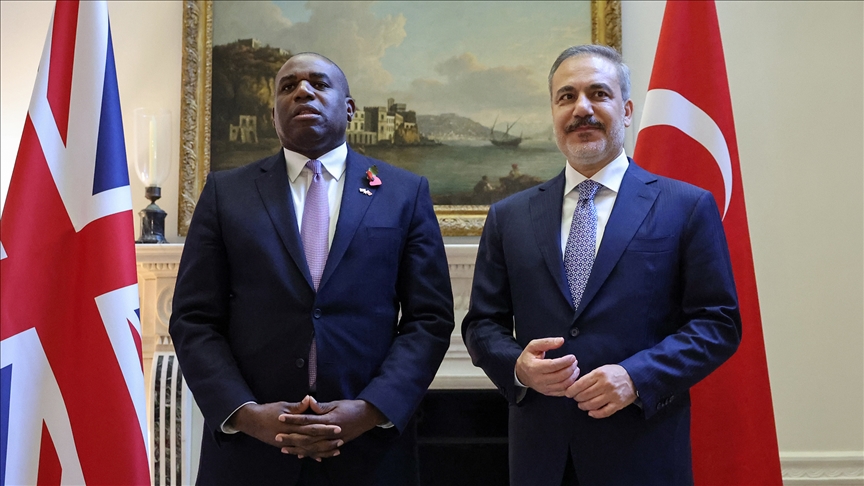 FİDAN, İNGİLİZ MEVKİDAŞI İLE TELEFONDA İRAN-İSRAİL ARASINDAKİ ÇATIŞMAYI GÖRÜŞTÜ