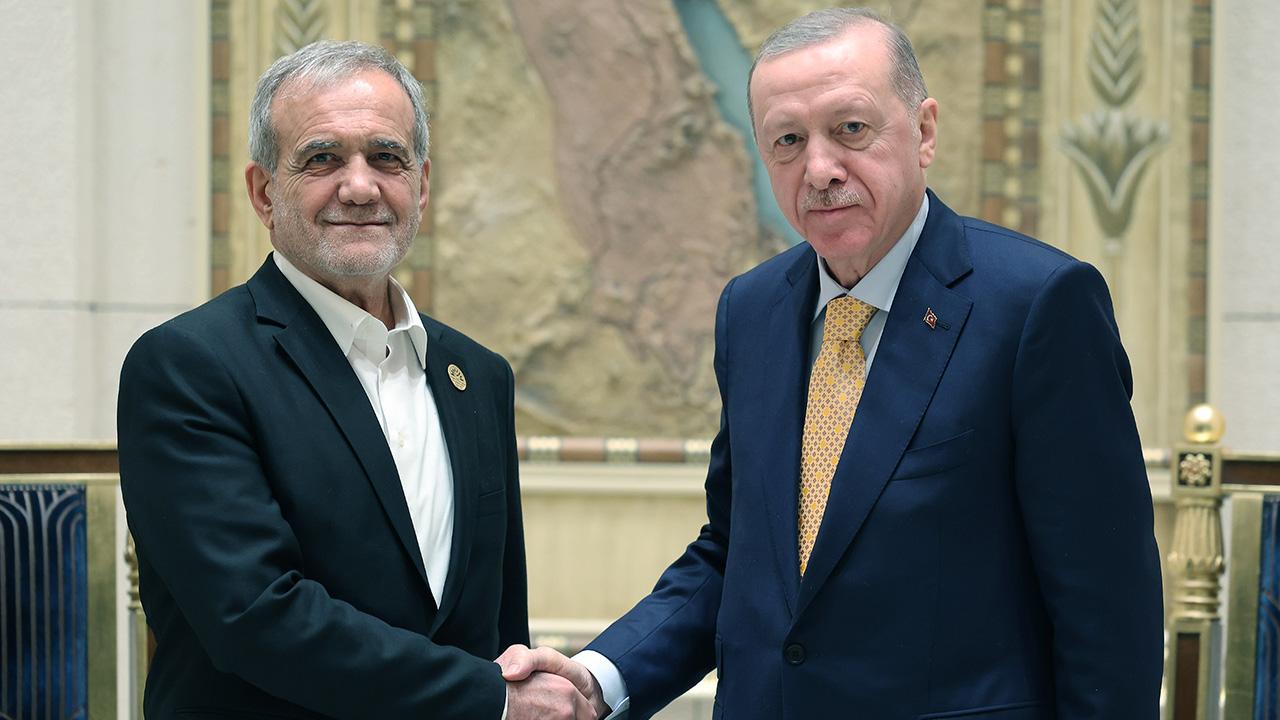 CUMHURBAŞKANI ERDOĞAN, İRAN CUMHURBAŞKANI PEZEŞKİYAN İLE TELEFONDA GÖRÜŞTÜ