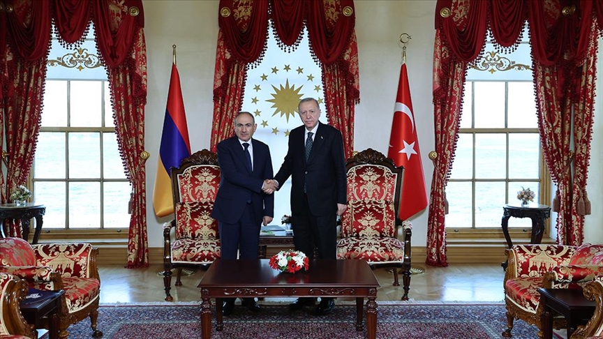 CUMHURBAŞKANI ERDOĞAN ERMENİSTAN BAŞBAKANI PAŞİNYAN'I KABUL ETTİ