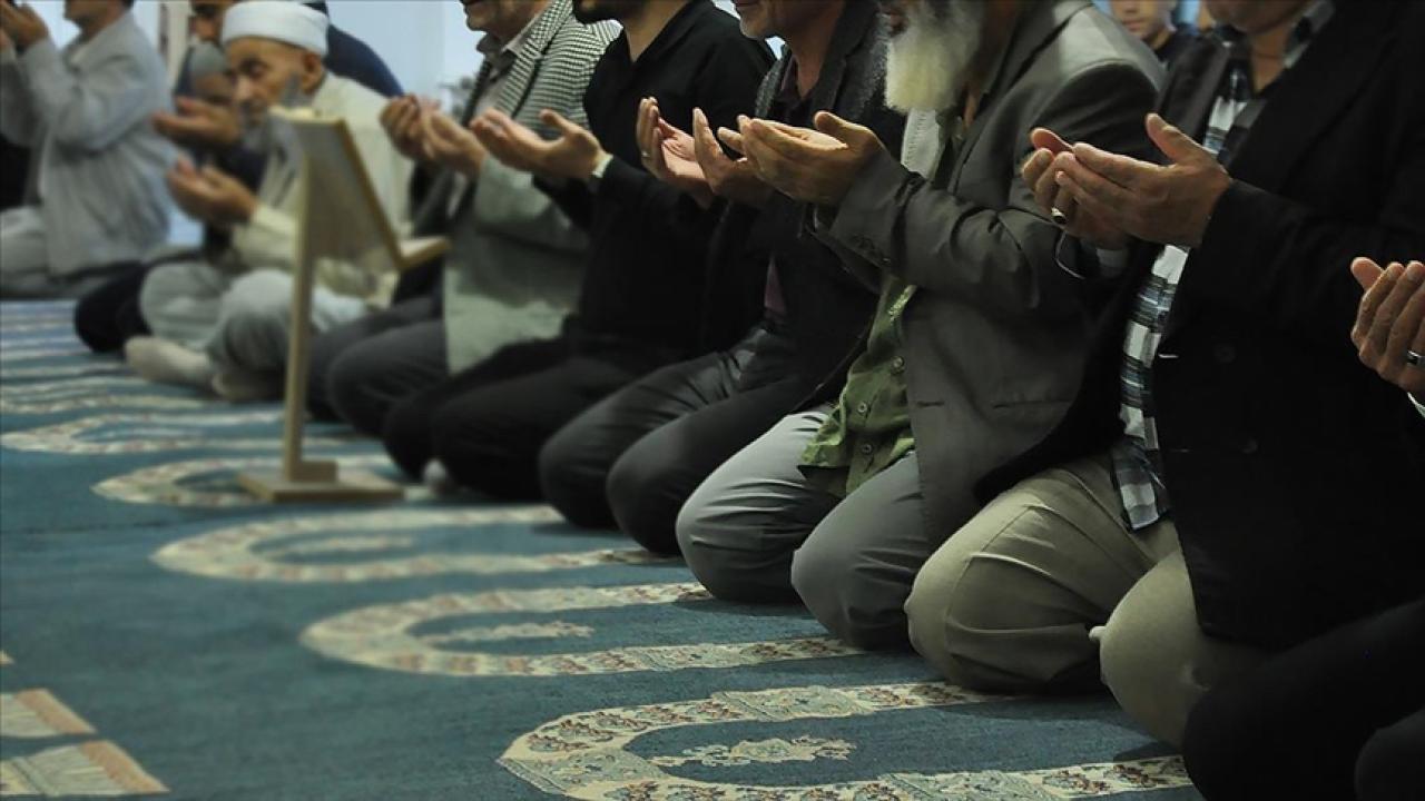 ORMAN YANGINLARININ SONA ERMESİ İÇİN CAMİLERDE DUA EDİLECEK