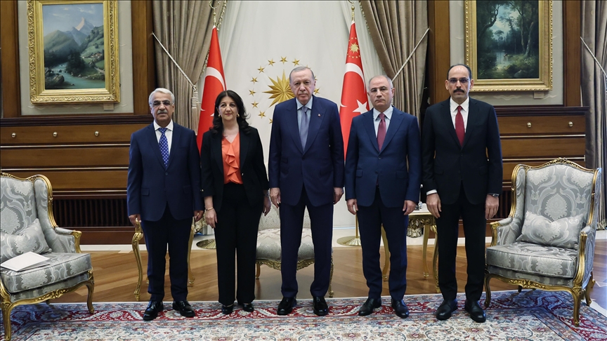 CUMHURBAŞKANI ERDOĞAN, DEM PARTİ HEYETİNİ KABUL ETTİ