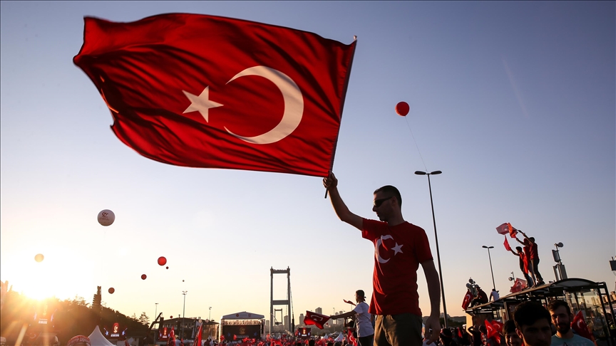 İstanbul'da, 15 Temmuz gecesi darbecilere karşı verilen mücadele akıllara kazındı