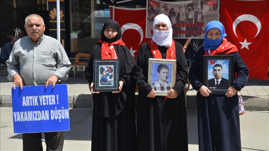 MUŞLU AİLELER DEM PARTİ ÖNÜNDEKİ EYLEMLERİNİ SÜRDÜRDÜ