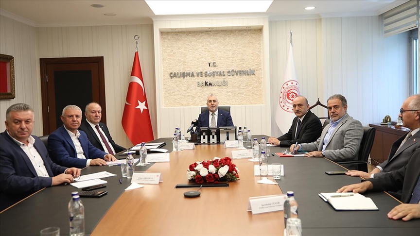 BAKAN IŞIKHAN: İŞÇİLERİMİZE BİRİNCİ 6 AY İÇİN YÜZDE 24 ZAM ORANINI TEKLİF EDİYORUZ