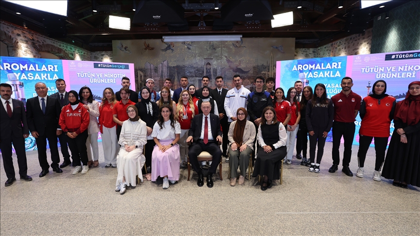 Cumhurbaşkanı Erdoğan, sporcular ve gençlerle bir araya geldi