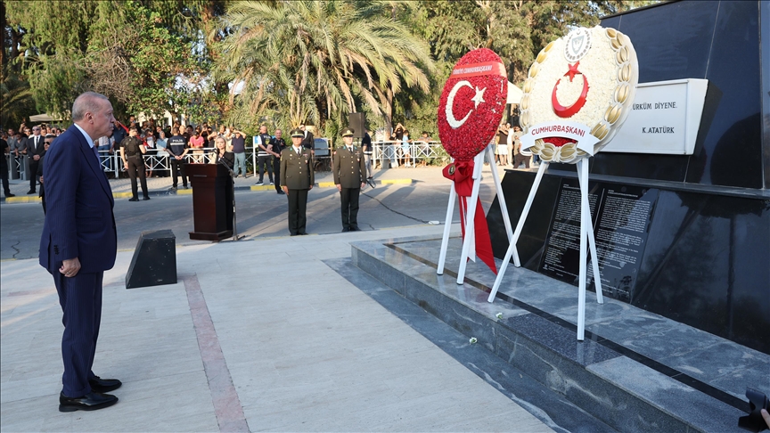 CUMHURBAŞKANI ERDOĞAN, KKTC'DE ATATÜRK ANITI'NA ÇELENK SUNDU