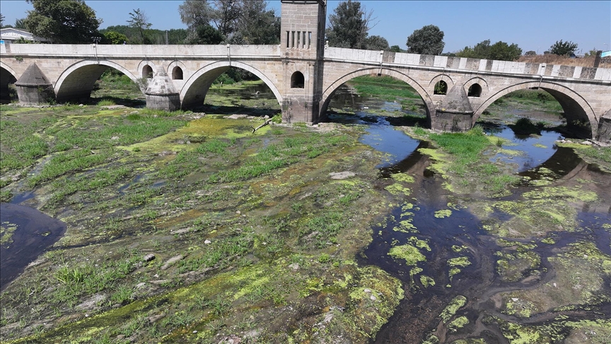 KURAKLIĞIN ETKİLEDİĞİ TUNCA NEHRİ'NDE SU AKIŞI DURMA NOKTASINA GELDİ