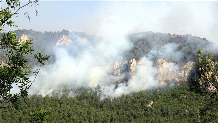 KARABÜK VE ANTALYA'DAKİ ORMAN YANGINLARINA MÜDAHALE EDİLİYOR