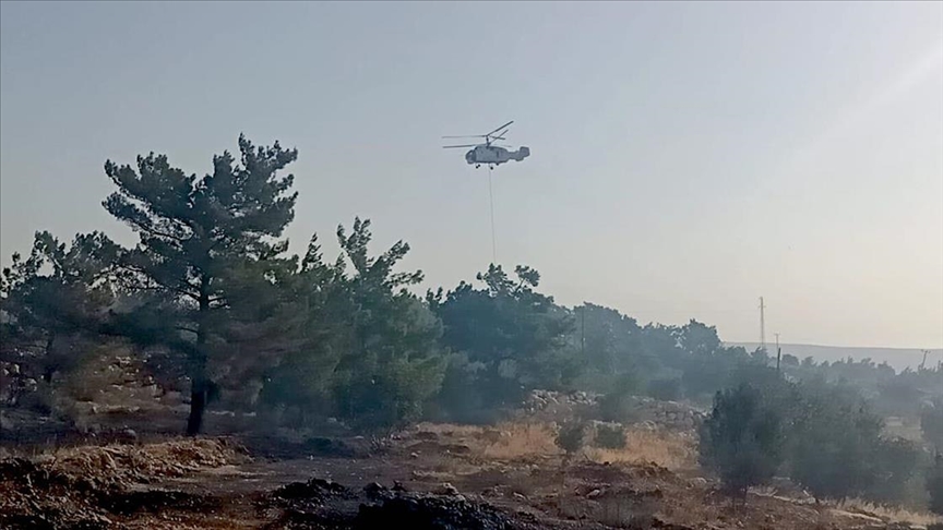 MERSİN'İN SİLİFKE İLÇESİNDE ÇIKAN ORMAN YANGININA MÜDAHALE EDİLİYOR