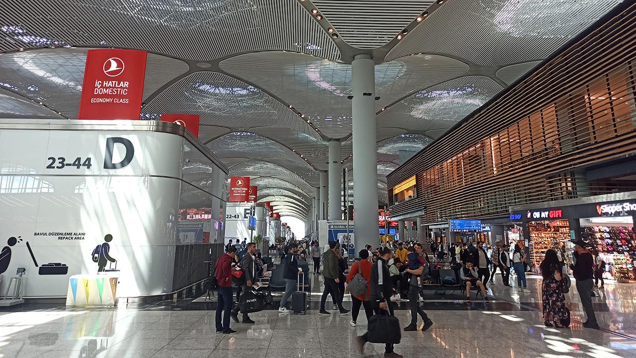 İSTANBUL HAVALİMANI GÜNLÜK YOLCU REKORU KIRDI