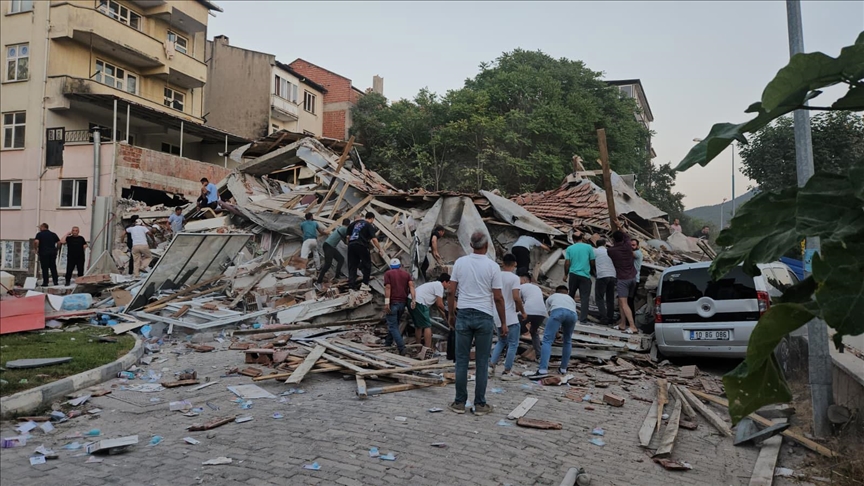BALIKESİR'İN SINDIRGI İLÇESİNDE 6,1 BÜYÜKLÜĞÜNDE DEPREM