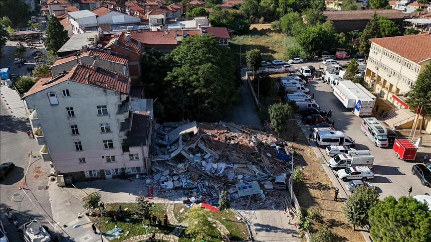 BALIKESİR SINDIRGI MERKEZLİ DEPREMİN YOL AÇTIĞI YIKIM DRONLA GÖRÜNTÜLENDİ