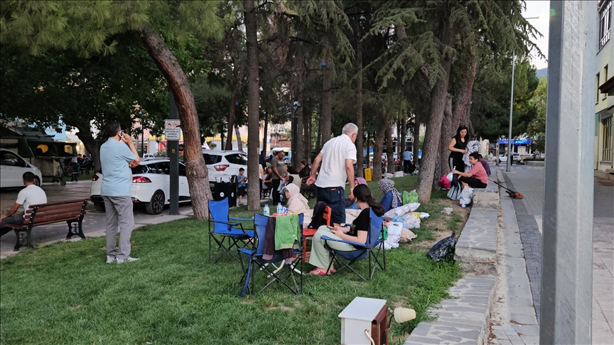 BALIKESİR'DE 4 BÜYÜKLÜĞÜNDE DEPREM